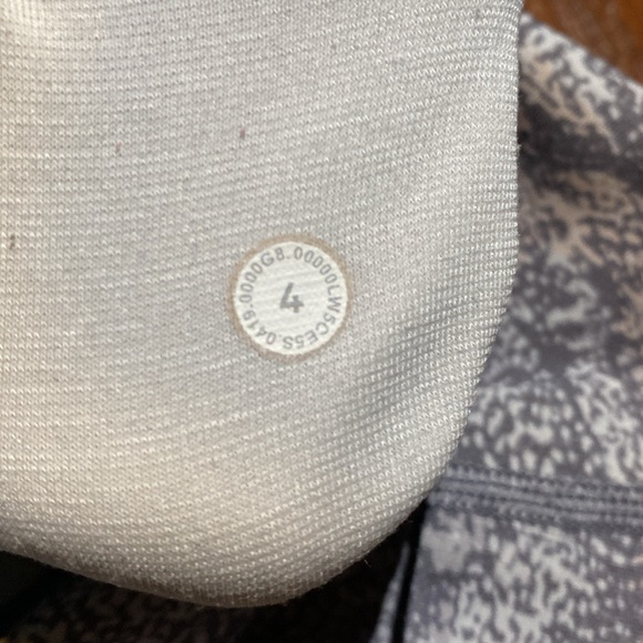 Lululemon Wunder Under High Rise - Size 4 - Picture 4 of 5